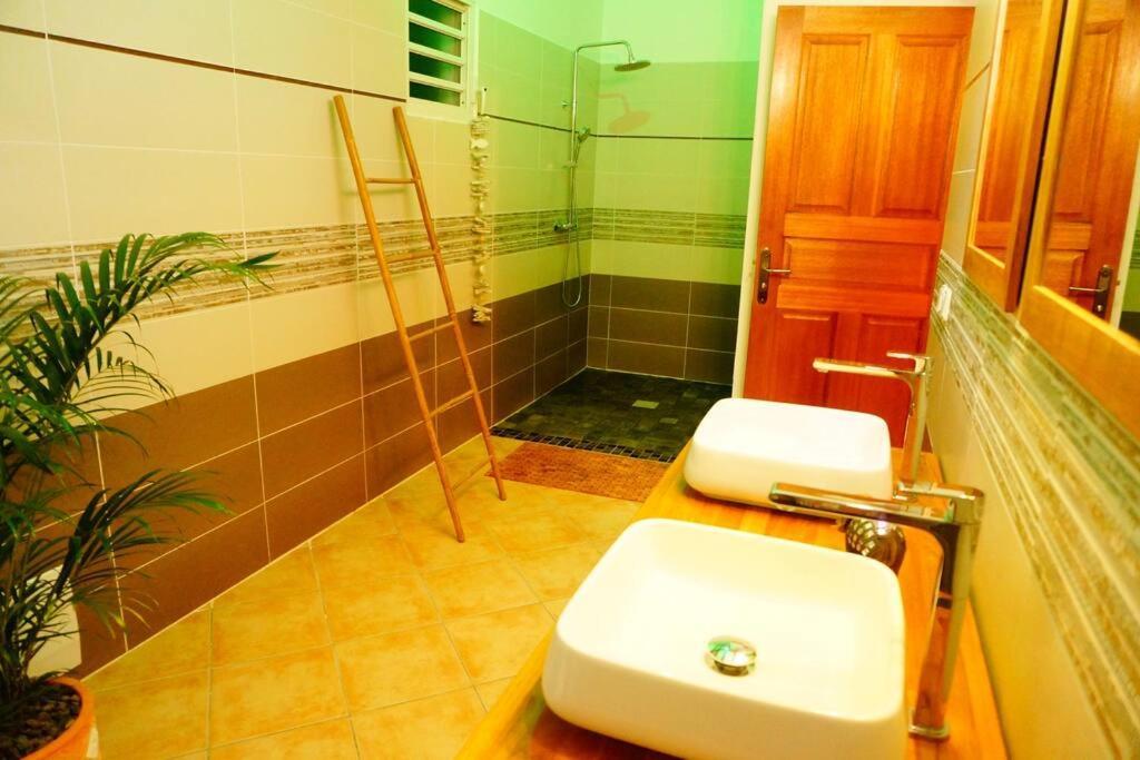 Ti Coin Relax Bungalow Vue Mer Piscine Privee Сен Франсоа Екстериор снимка