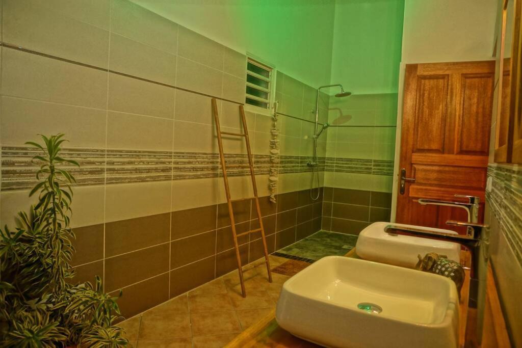 Ti Coin Relax Bungalow Vue Mer Piscine Privee Сен Франсоа Екстериор снимка