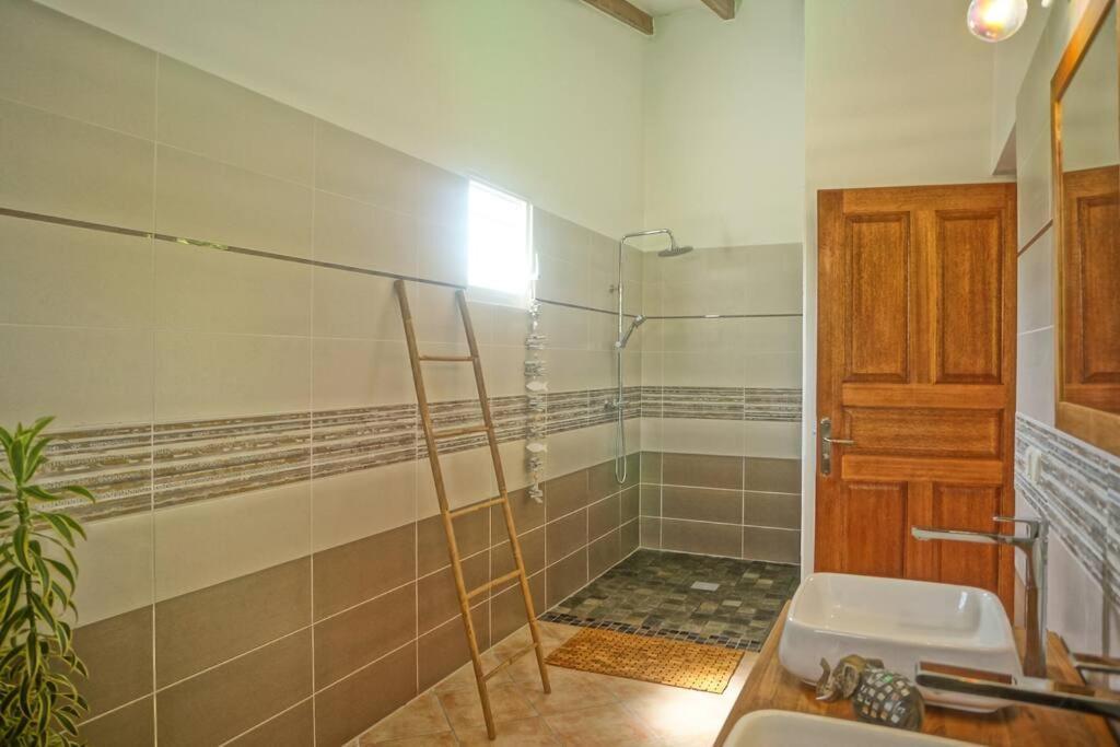 Ti Coin Relax Bungalow Vue Mer Piscine Privee Сен Франсоа Екстериор снимка